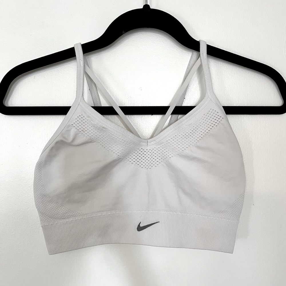 Nike strappy sports bra M